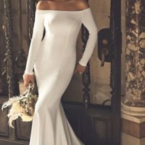 Davids Bridal Wedding Dress Stretch Creep Of The Shoulder Sheath Wedding Size 12